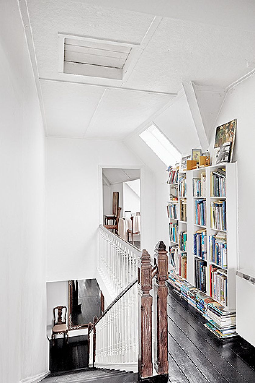 Przejście wykorzystano na małą bibliotekę.