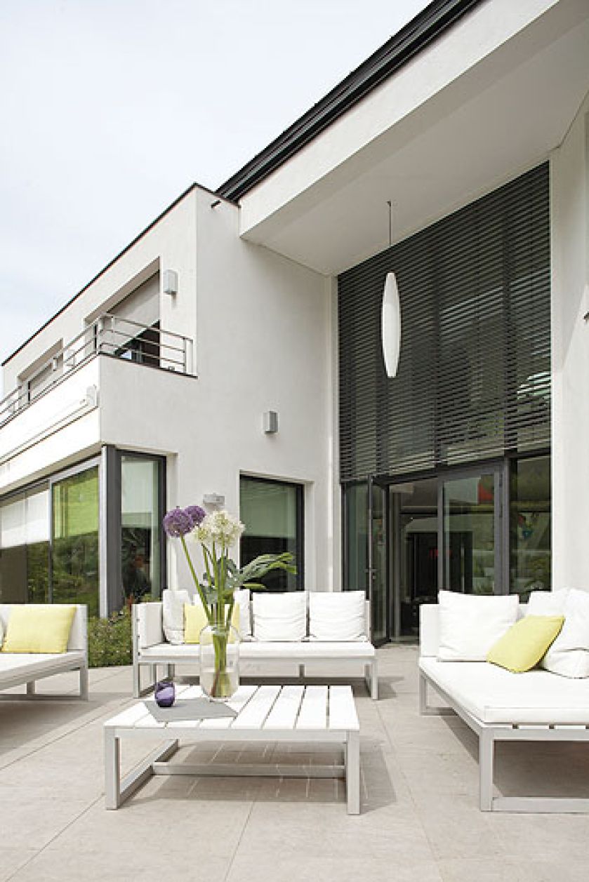 Rolety zewnętrzne i wewnętrzne z napędami oraz sterowaniem marki Somfy.