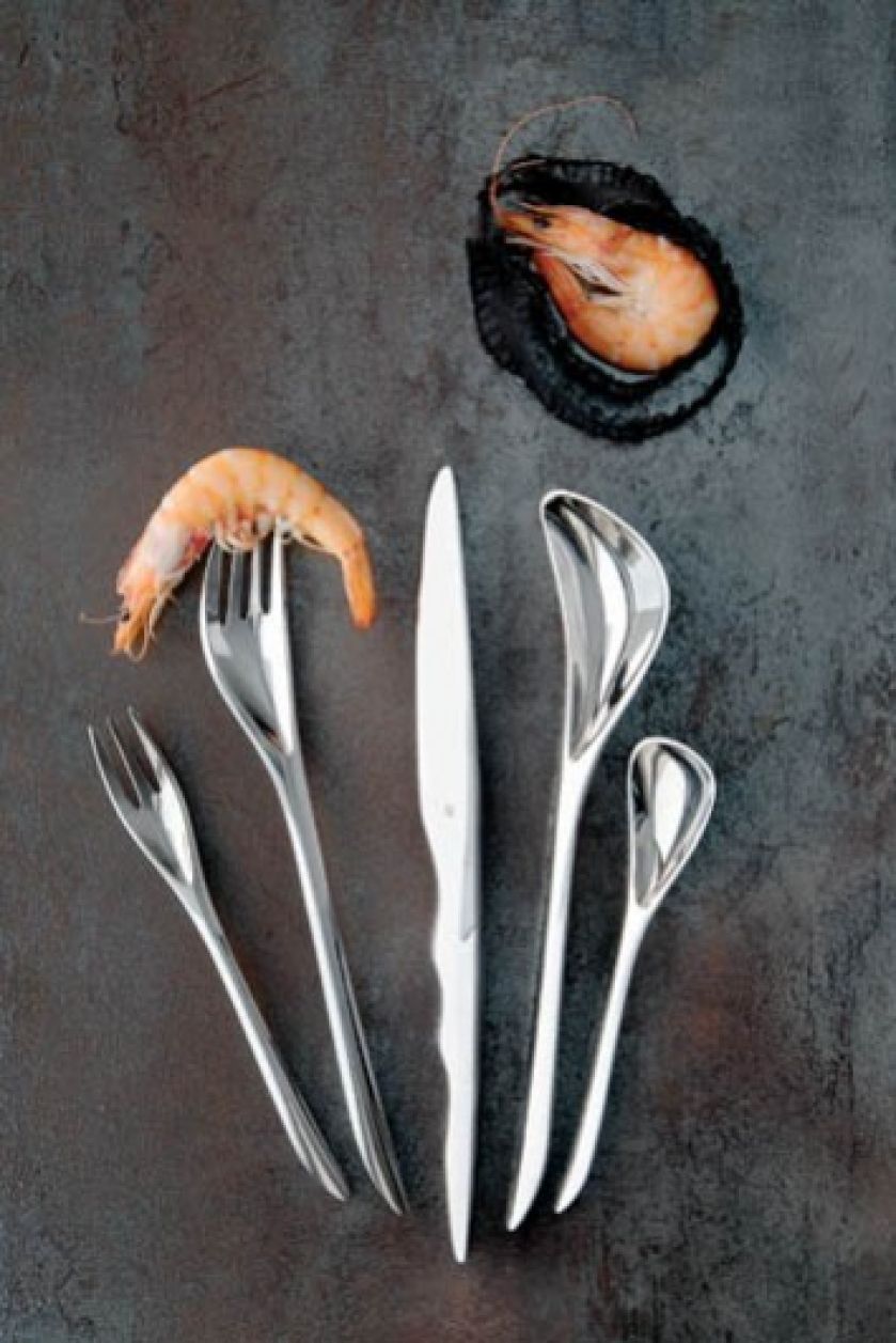 Sztućce 5 Piece Cutlery Set zaprojektowane dla firmy WMF przez Zahę Hadid. Komplet dla jednej osoby - 955 zł. MONETTI
