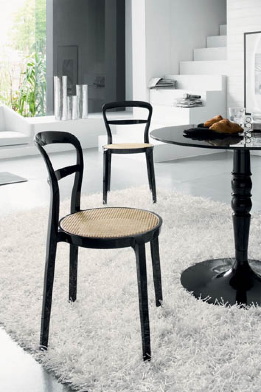 Te krzesełka mają w sobie coś z Thoneta. CALLIGARIS