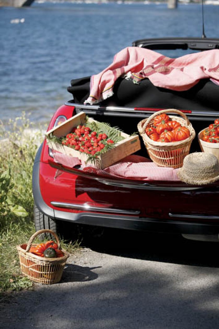 Truskawki i pomidory. Czerwone jest pyszne