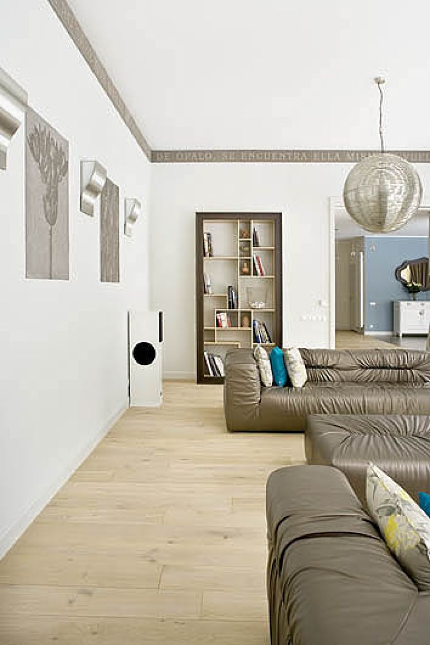 W tym domu rządzi duch modernizmu. Tylko w jadalni i łazience dla gości czuć mieszczańską przytulność.