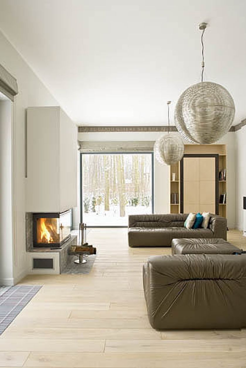 W tym domu rządzi duch modernizmu. Tylko w jadalni i łazience dla gości czuć mieszczańską przytulność.