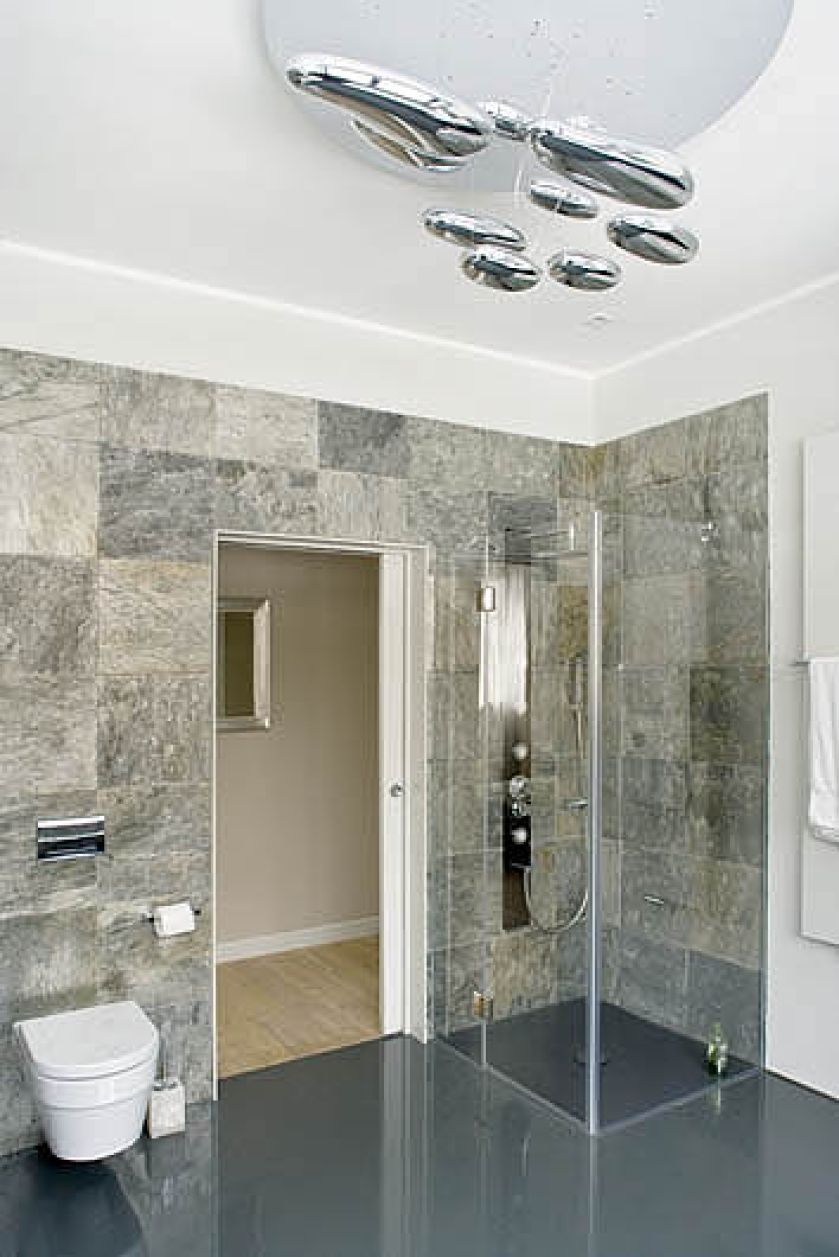 W tym domu rządzi duch modernizmu. Tylko w jadalni i łazience dla gości czuć mieszczańską przytulność.