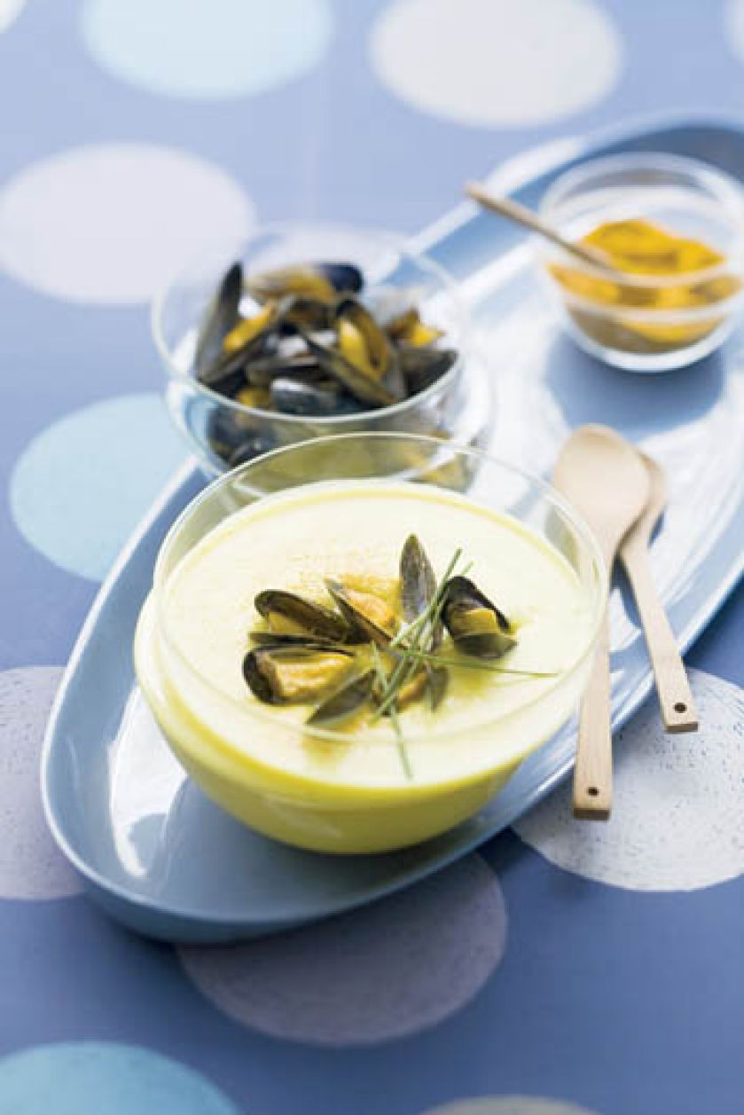 Zupa kalafiorowa z mulami. Czas na słoneczne zupy