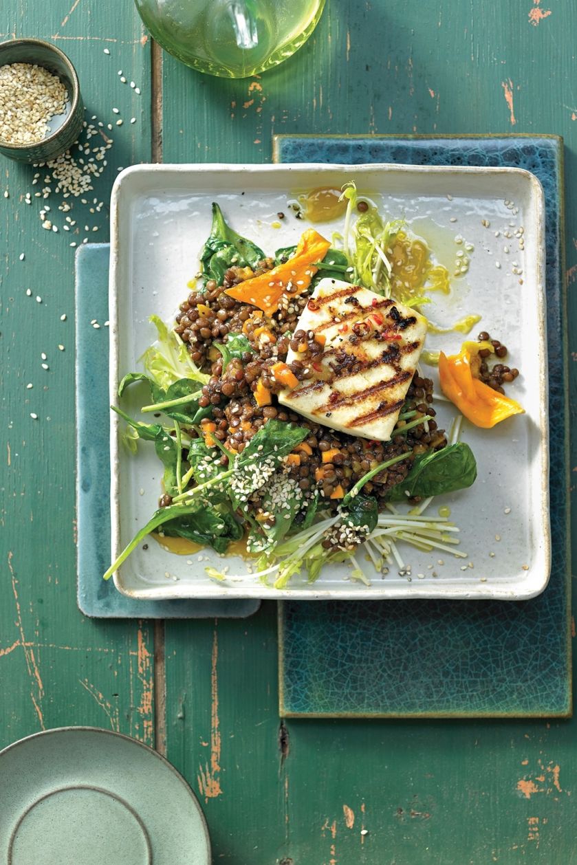 lekki lunch przepis halloumi ze szpinakiem i soczewicą