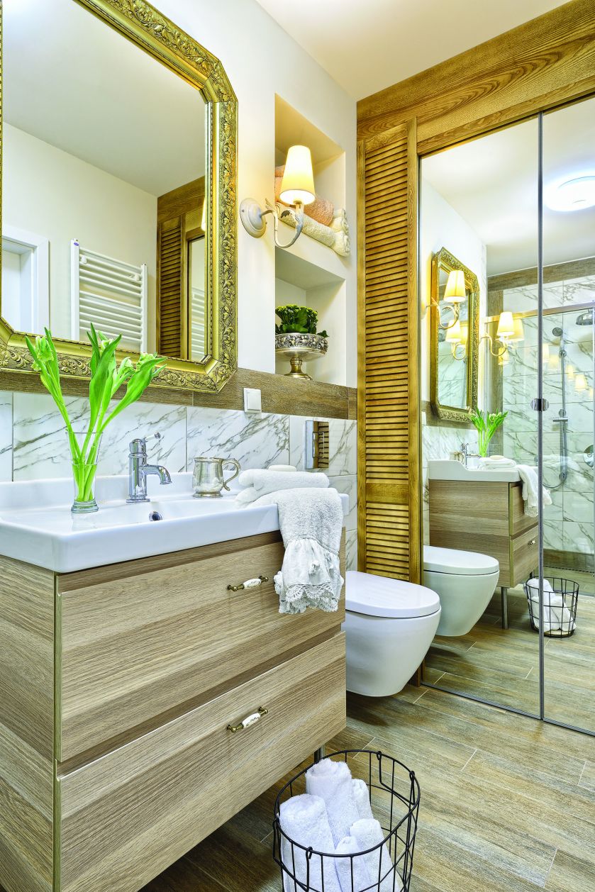 Piękne mieszkanie, a w nim pełno antyków. Połączenie starego z nowym daje wspaniałe rezultaty. Tak jak w przypadku tego