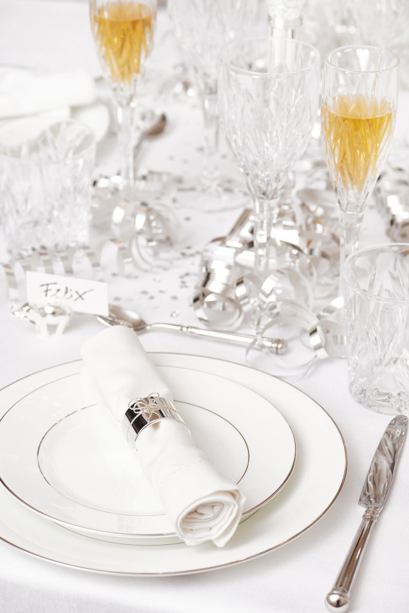 Dekoracja stołu i wnętrza na przyjęcie sylwestrowe