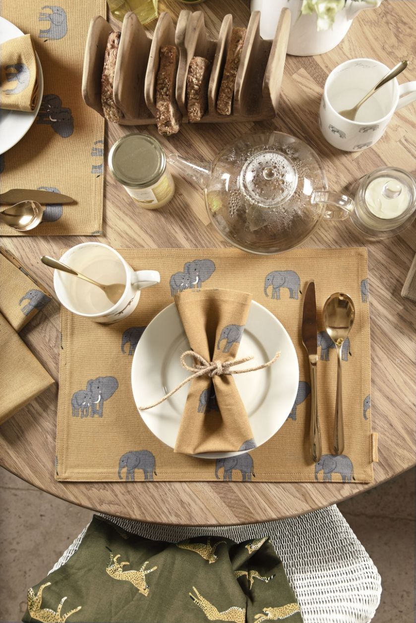 Podkładka i serwetka z tkaniny w kolorze musztardowym, Sophie Allport, sophieallport.com