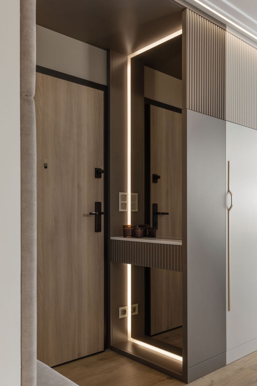 podświetlane lustro w holu