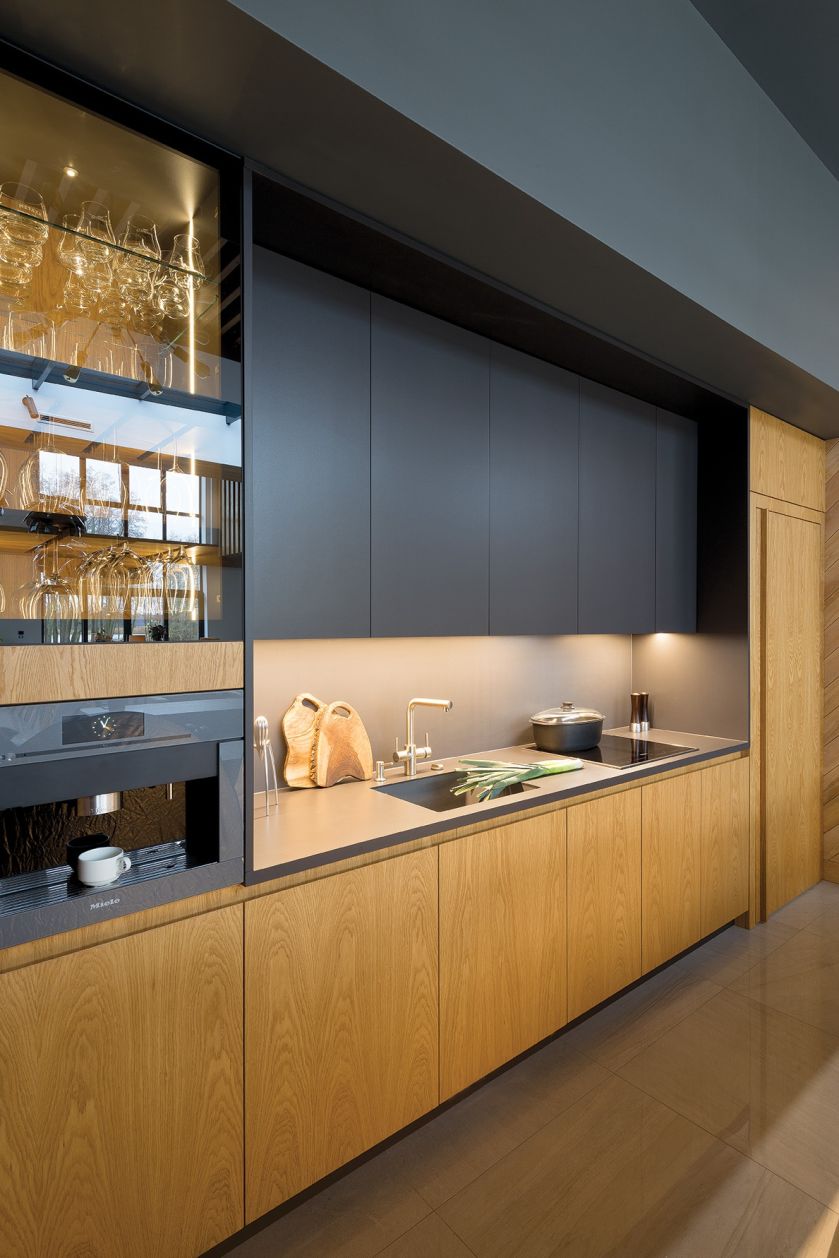 Ten imponujący, 700-metrowy dom powstał w starej, zabytkowej przepompowni. Gościom, którzy są u Maćka po