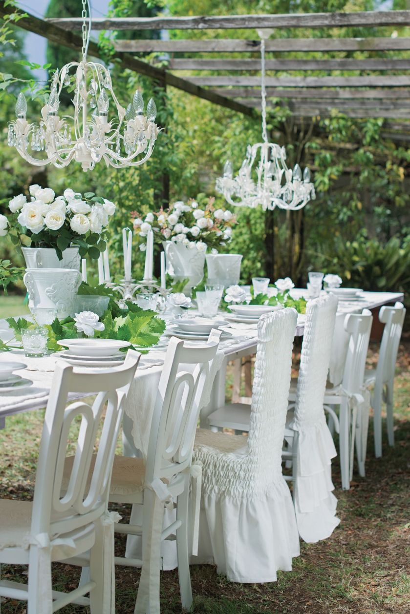 Żyrandol Crystal Leaf, 645 zł, bawełniany pokrowiec na krzesło Basic Stretch, Blanc MariClo’ Polska, blancmariclo.pl