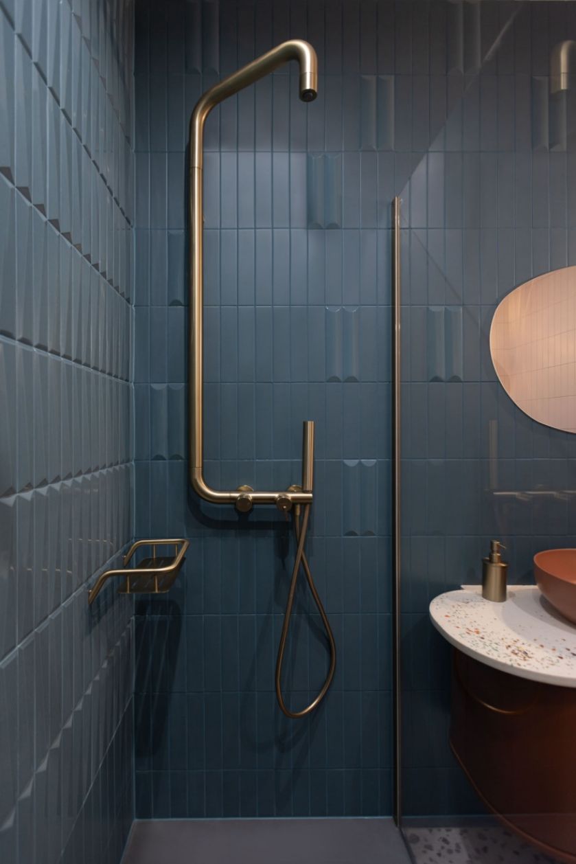 półka pod prysznicem