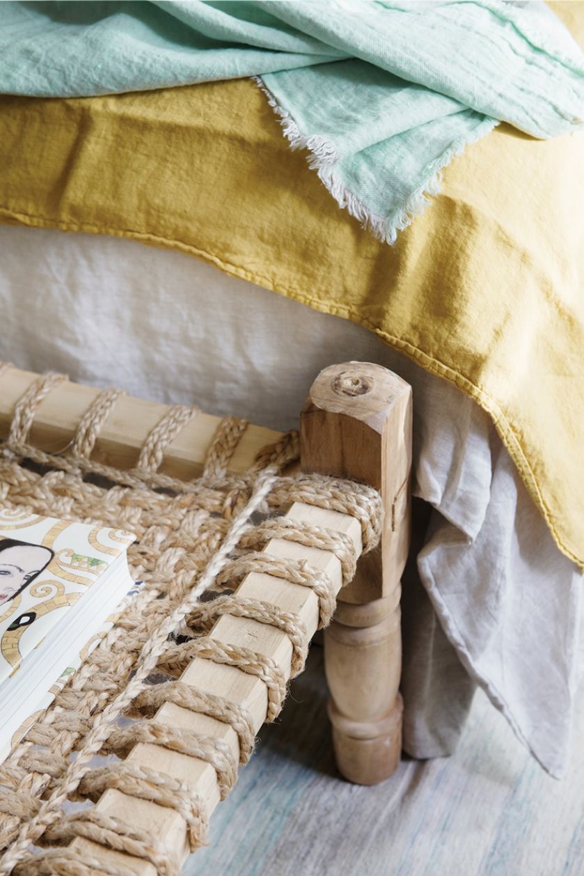 jak odmienić sypialnię dodatkami