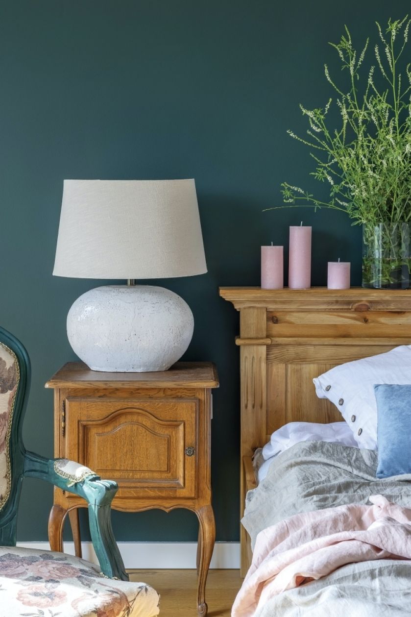 drewniana szafka nocna