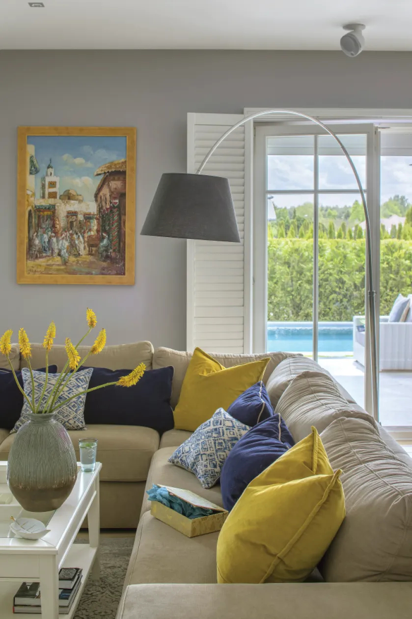 klasyczny salon z orientalnymi dodatkami