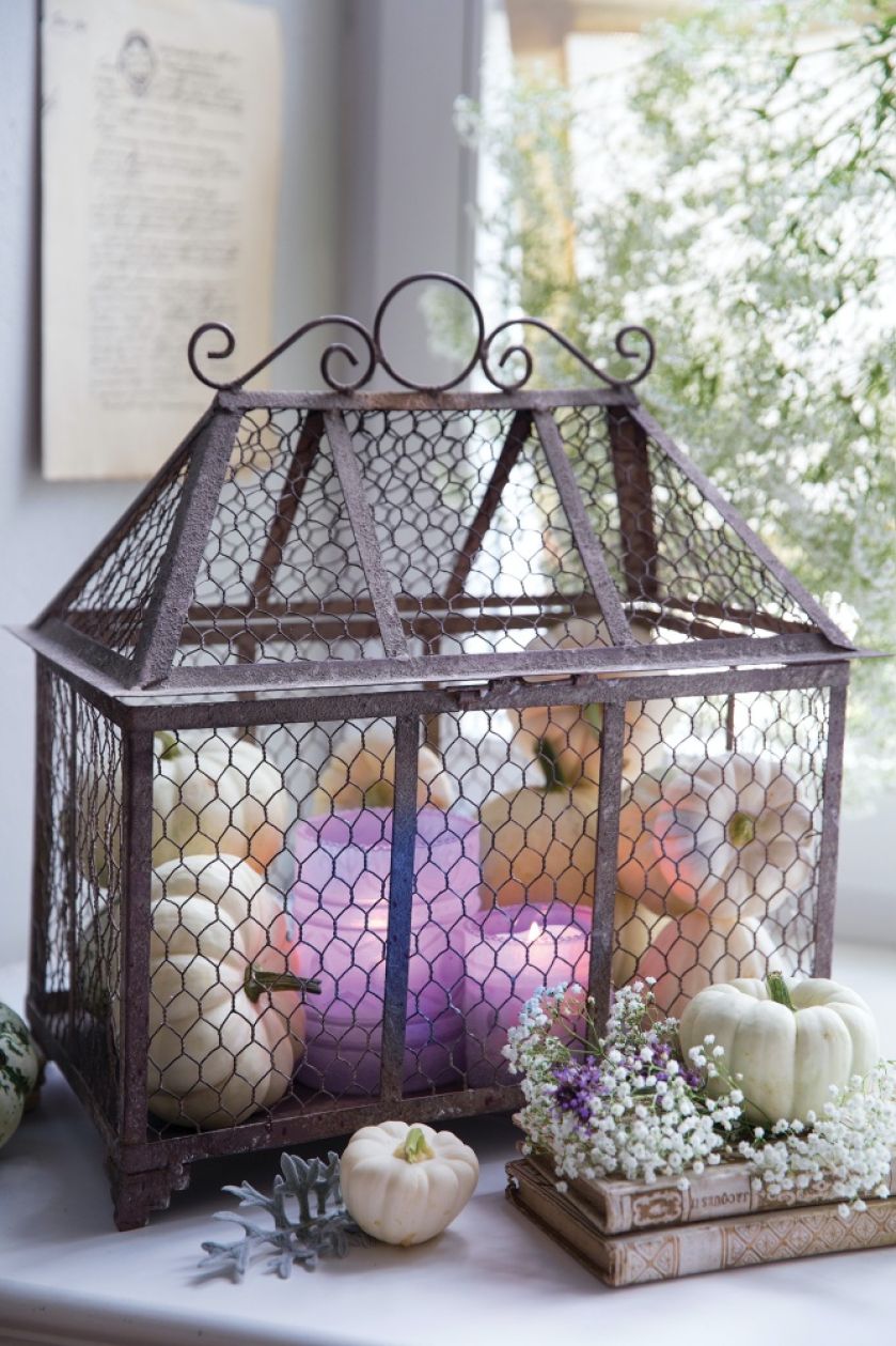 dekoracje z białą dynią na halloween