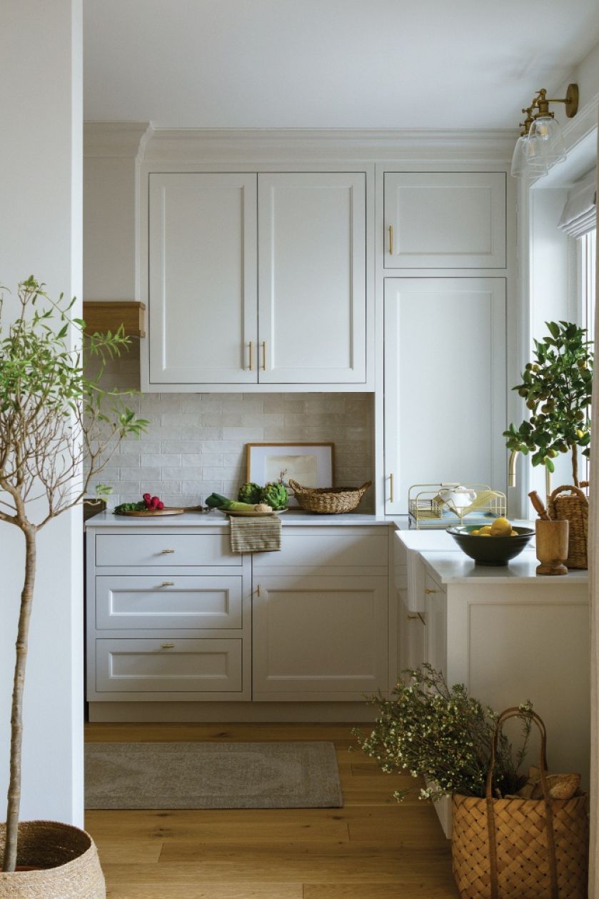 mała kuchnia w mieszkaniu w bloku