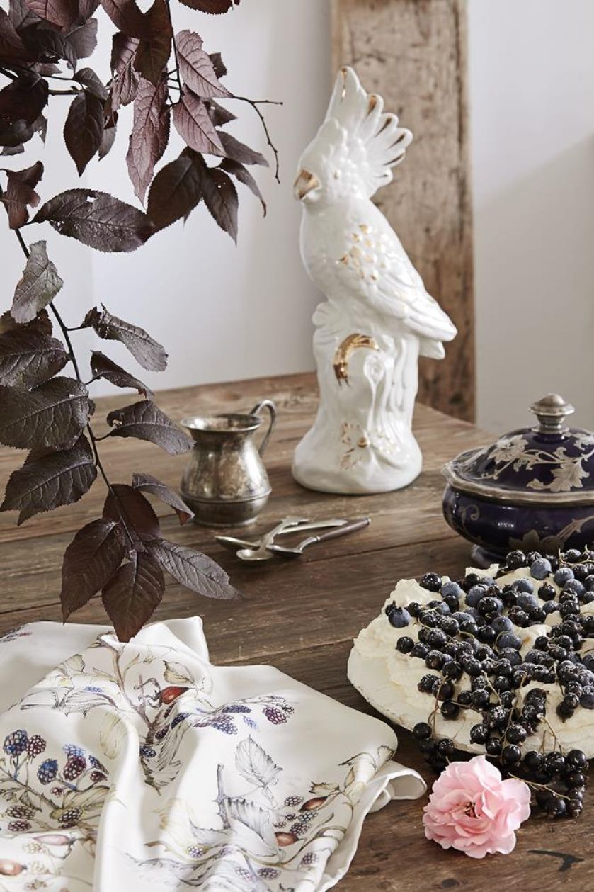 Katarzyna Woynowska - jedwab z amuletem