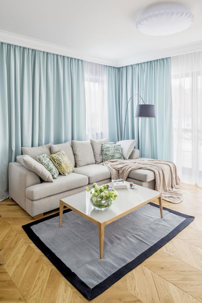 Ulubione kolory pani Ani – przełamane biele, szarości i czernie - idealnie podkreślają naturalność jasnego