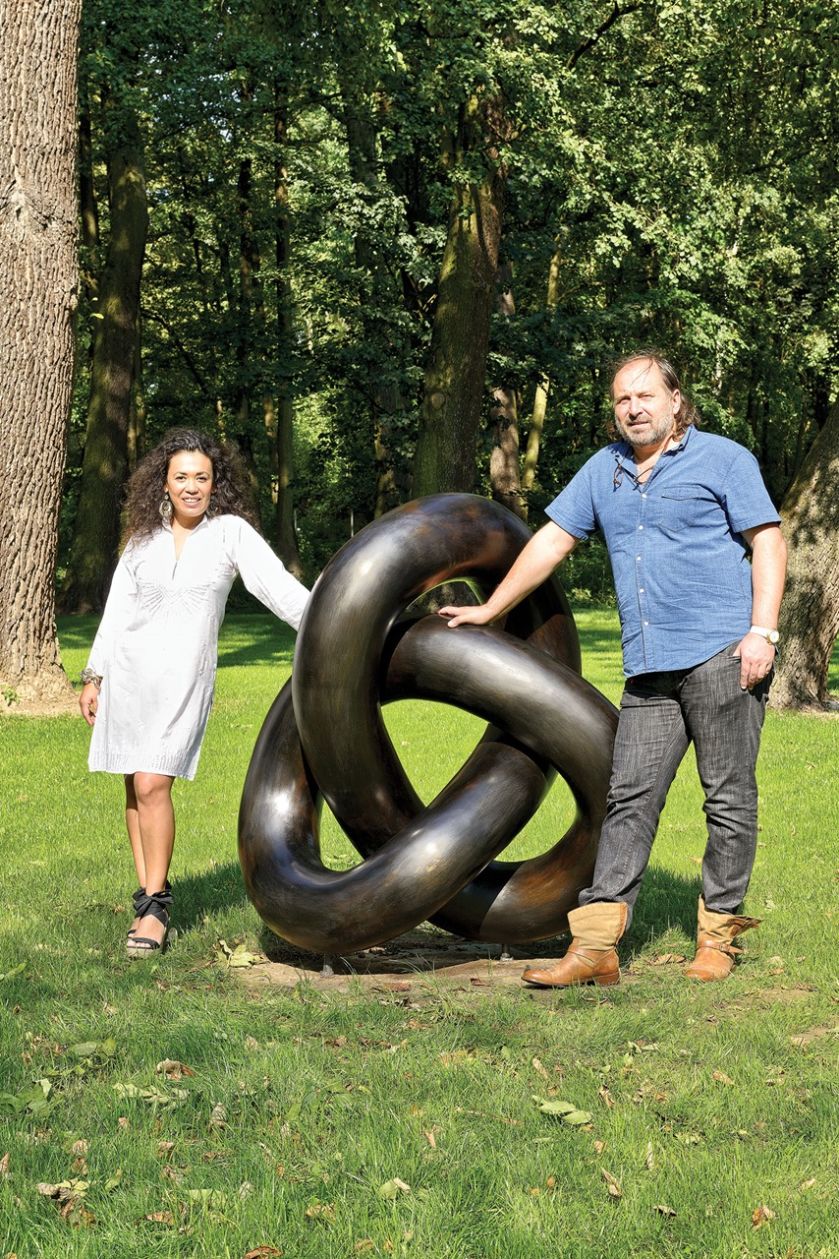 Xawery Wolski z meksykańską przyjaciółką Norą Carrillo w dańkowskim parku.