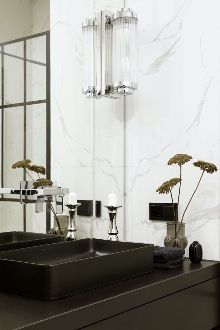 czarna umywalka w łazience