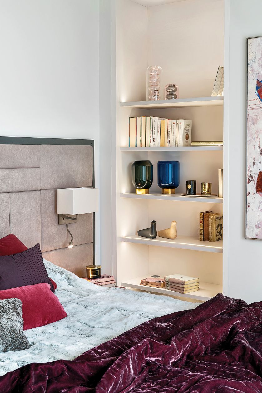 Praktycznie i przytulnie: podwarszawski dom w szarości, brązie i karmelu