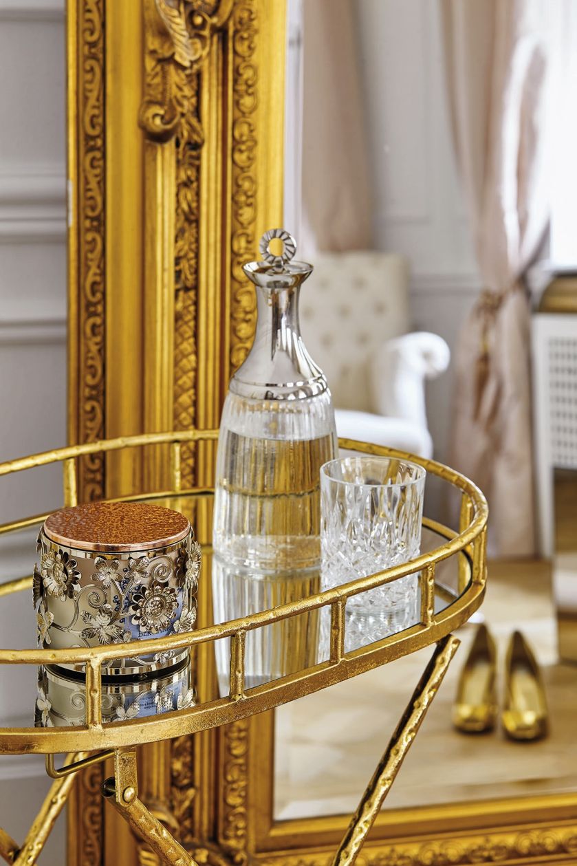 Jedwabne, koronkowe, naszywane złotem i kamieniami – pomysły na suknie przychodzą Sylwii Romaniuk w snach.