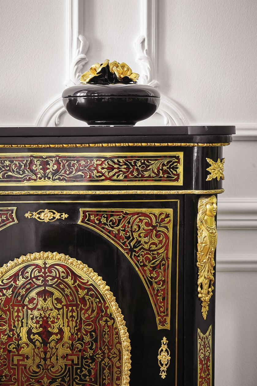 Jedwabne, koronkowe, naszywane złotem i kamieniami – pomysły na suknie przychodzą Sylwii Romaniuk w snach.