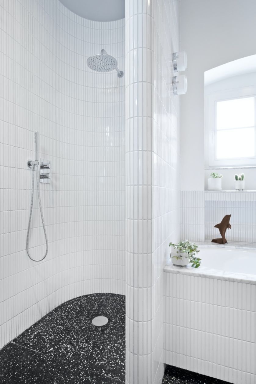 jakie płytki pod prysznic