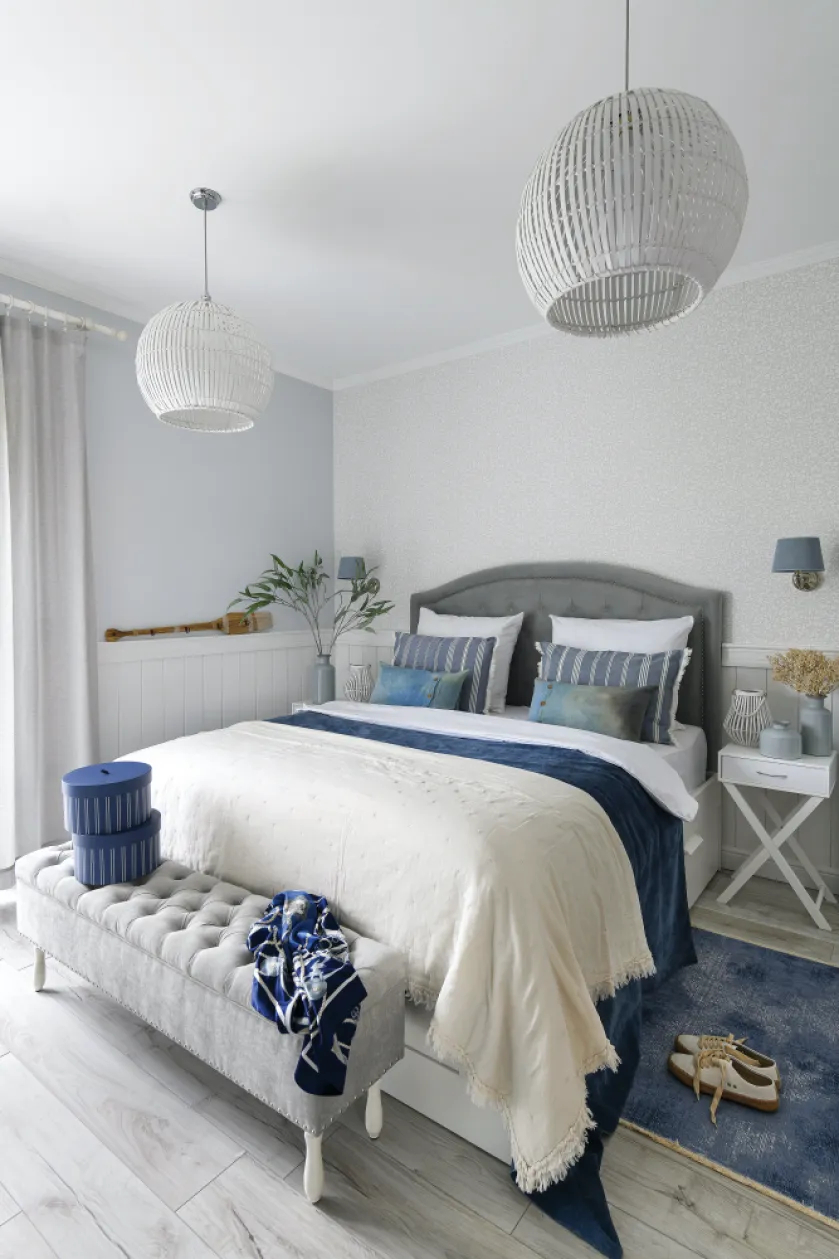 biała sypialnia w stylu hampton