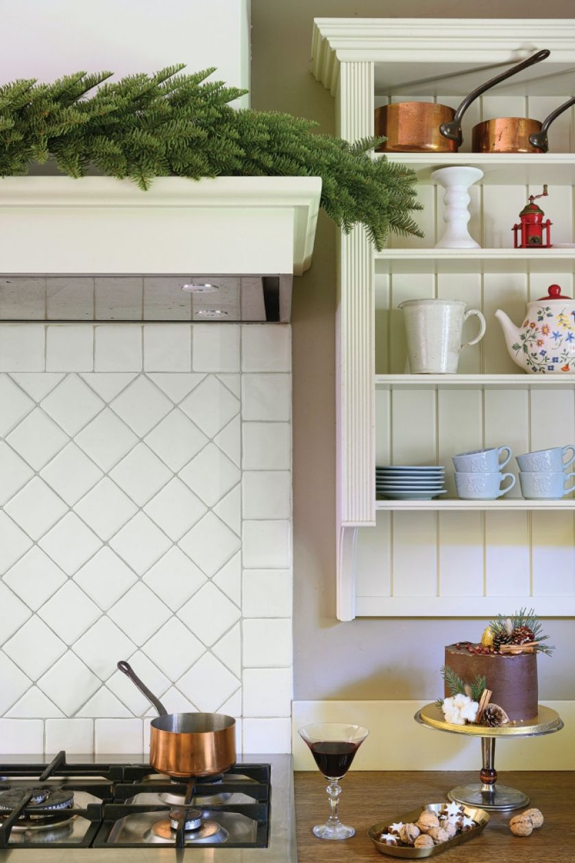 białe półki kuchenne