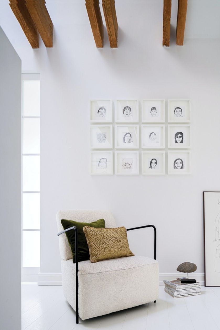 białe wnętrza z czarnymi dodatkami