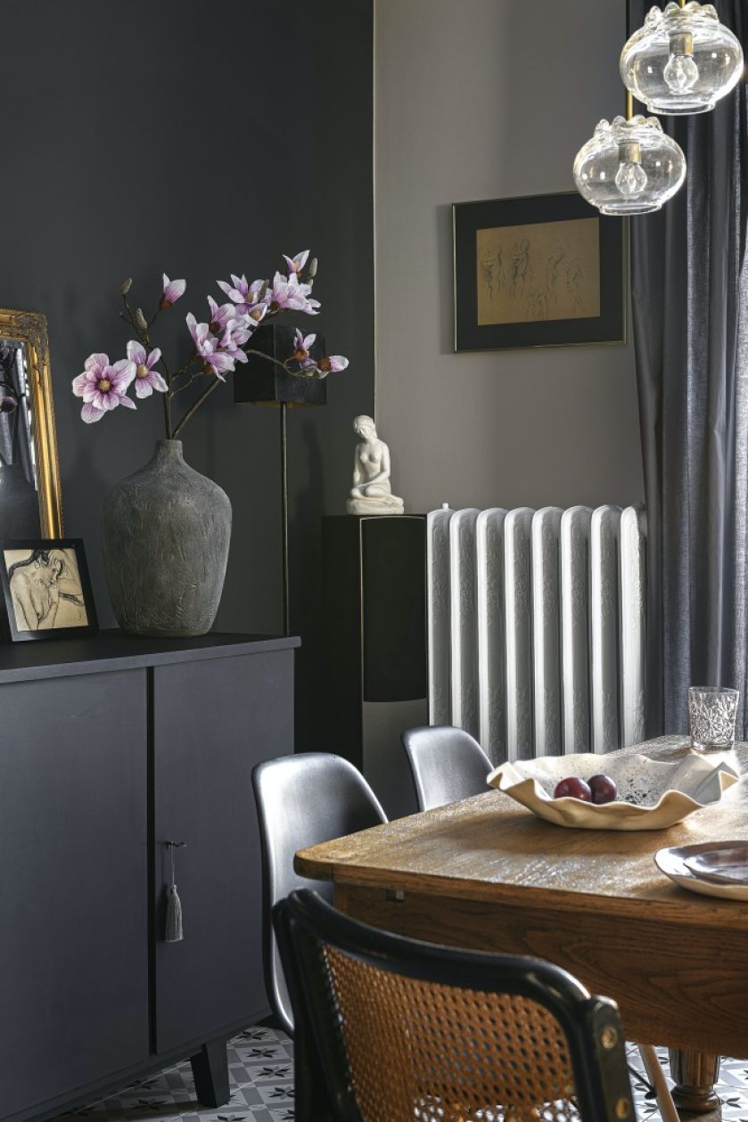 ciemna ściana w jadalni aranżacje