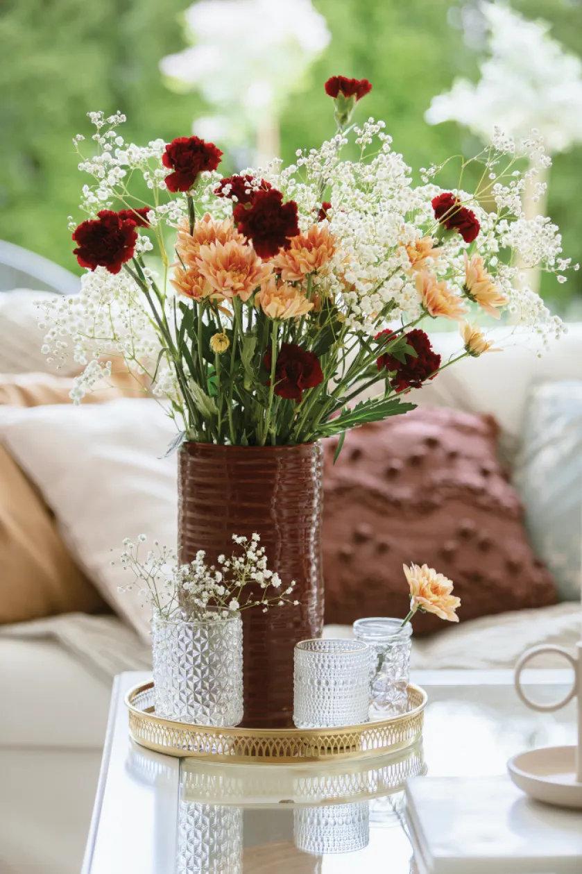 co postawić na tacy w salonie