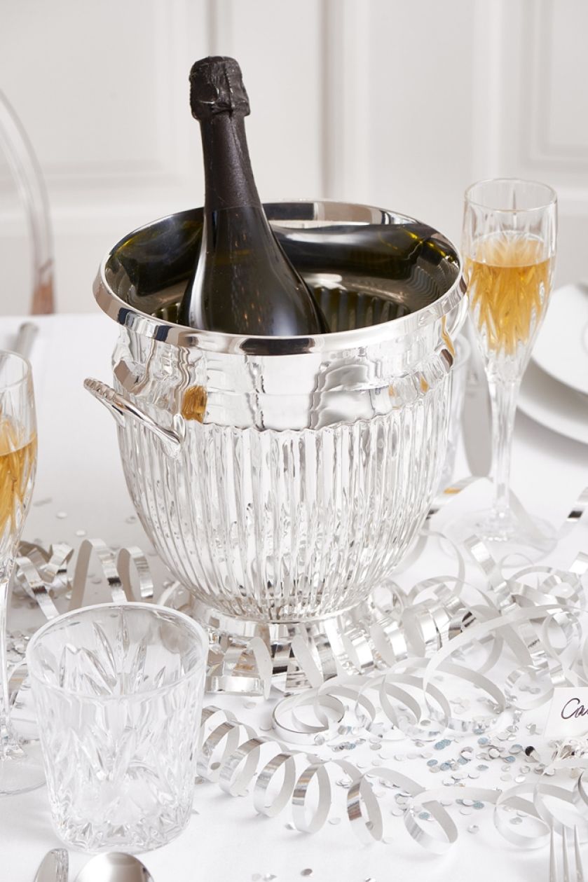 przyjęcie sylwestrowe dekoracja stołu i wnętrza