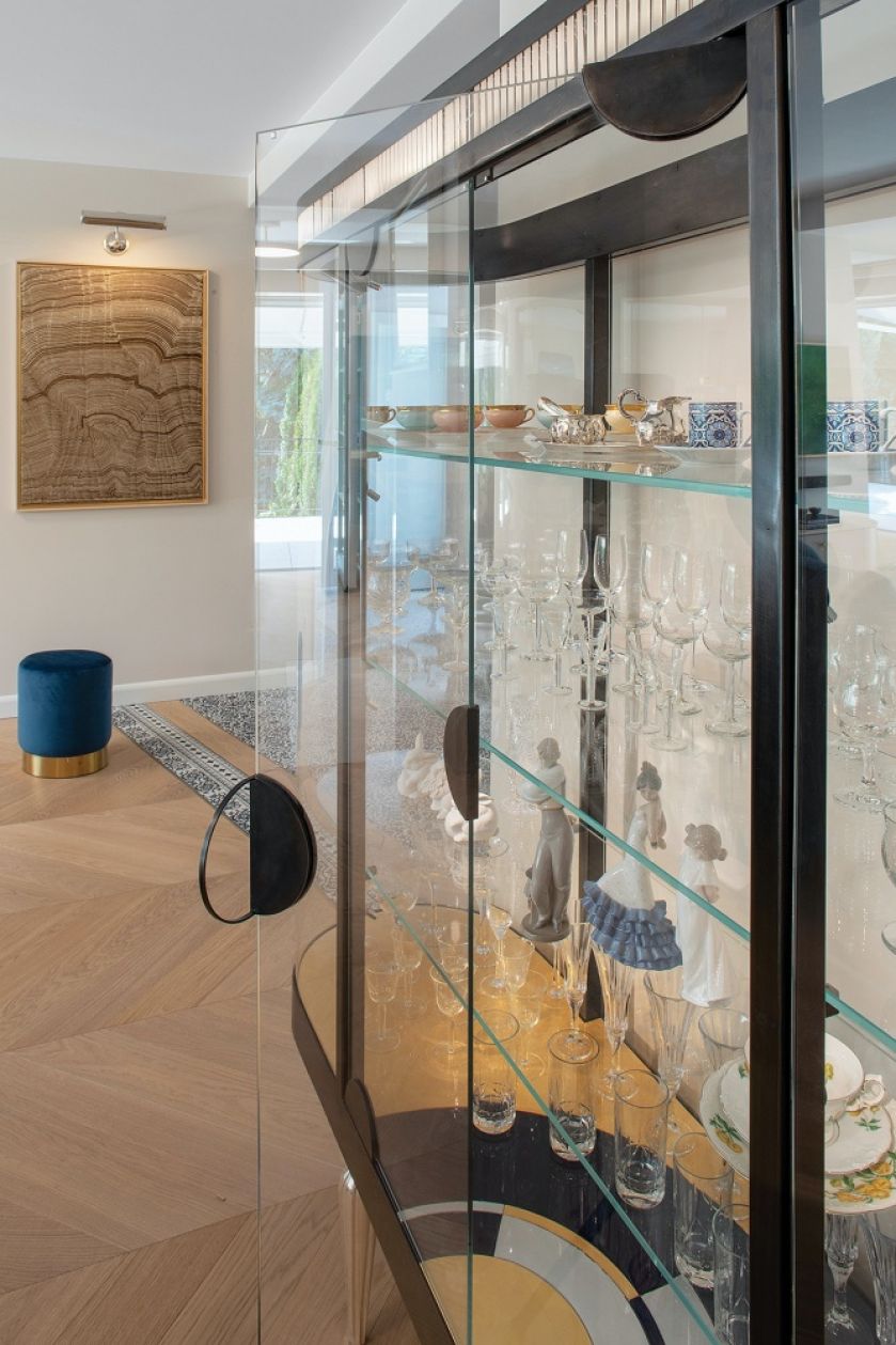 witryna do salonu czarna