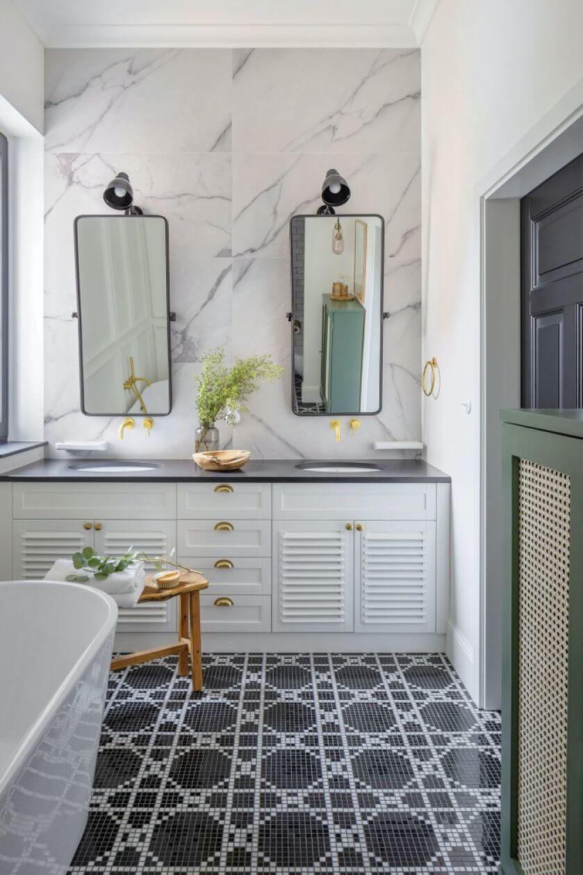 aranżacja łazienki z czarnymi dodatkami