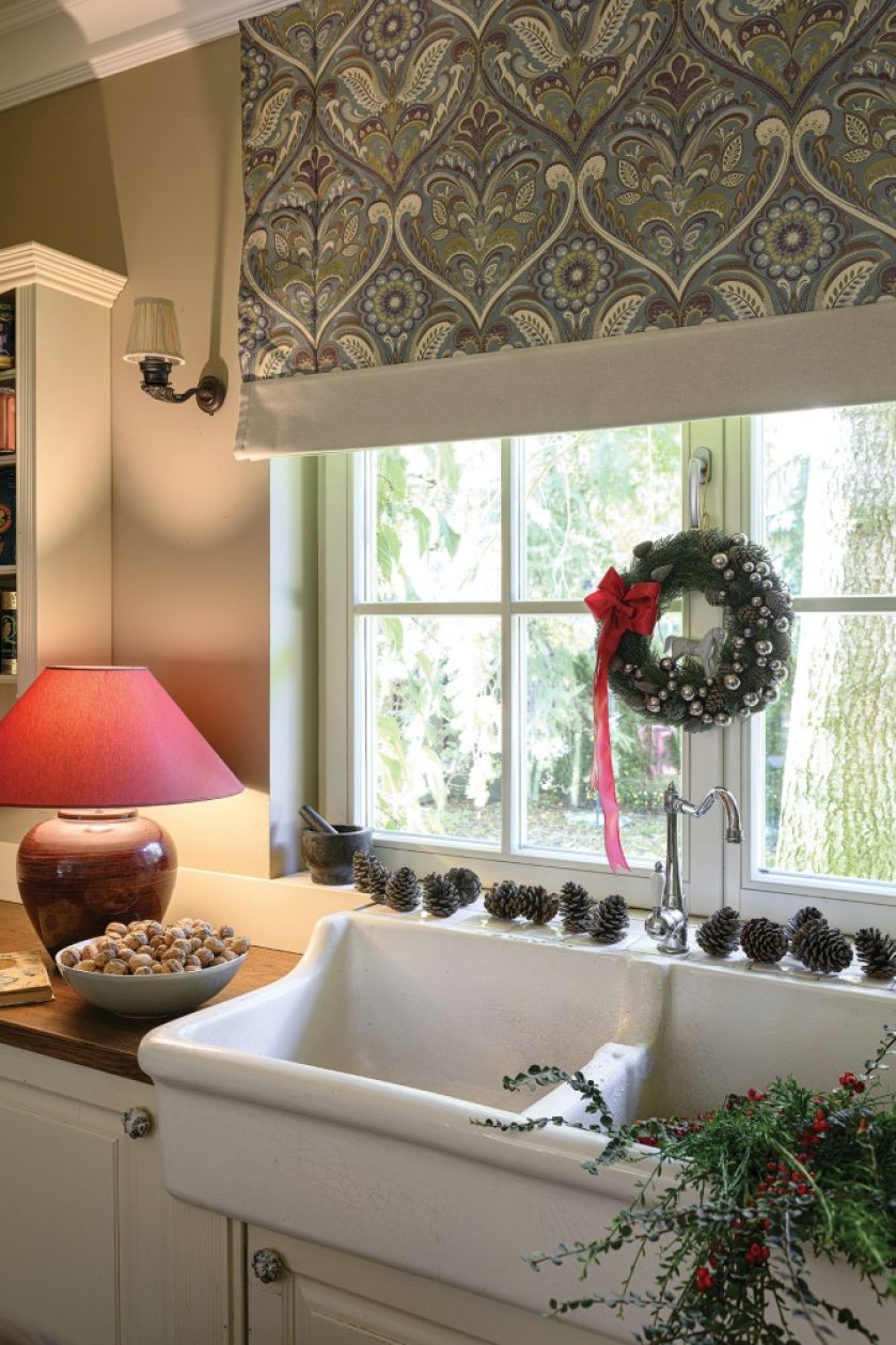 dekoracja okna w kuchni na boże narodzenie