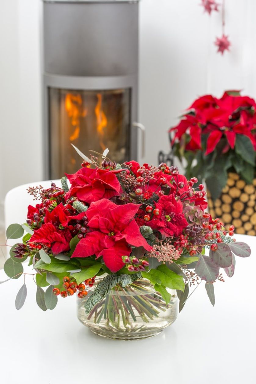 Dekoracje świąteczne DIY – gwiazda betlejemska i ozdoby w wazonach