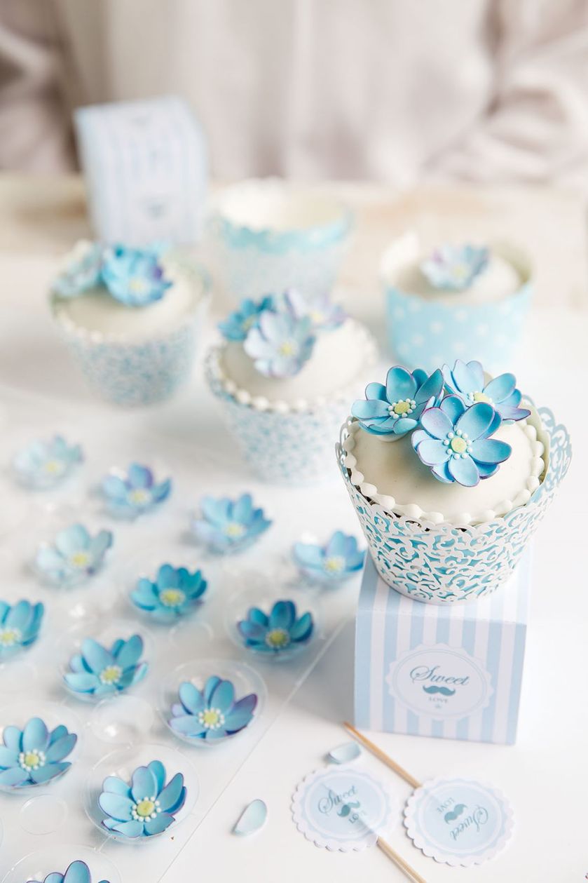 Dekoracje tortów: kwiaty z cukru