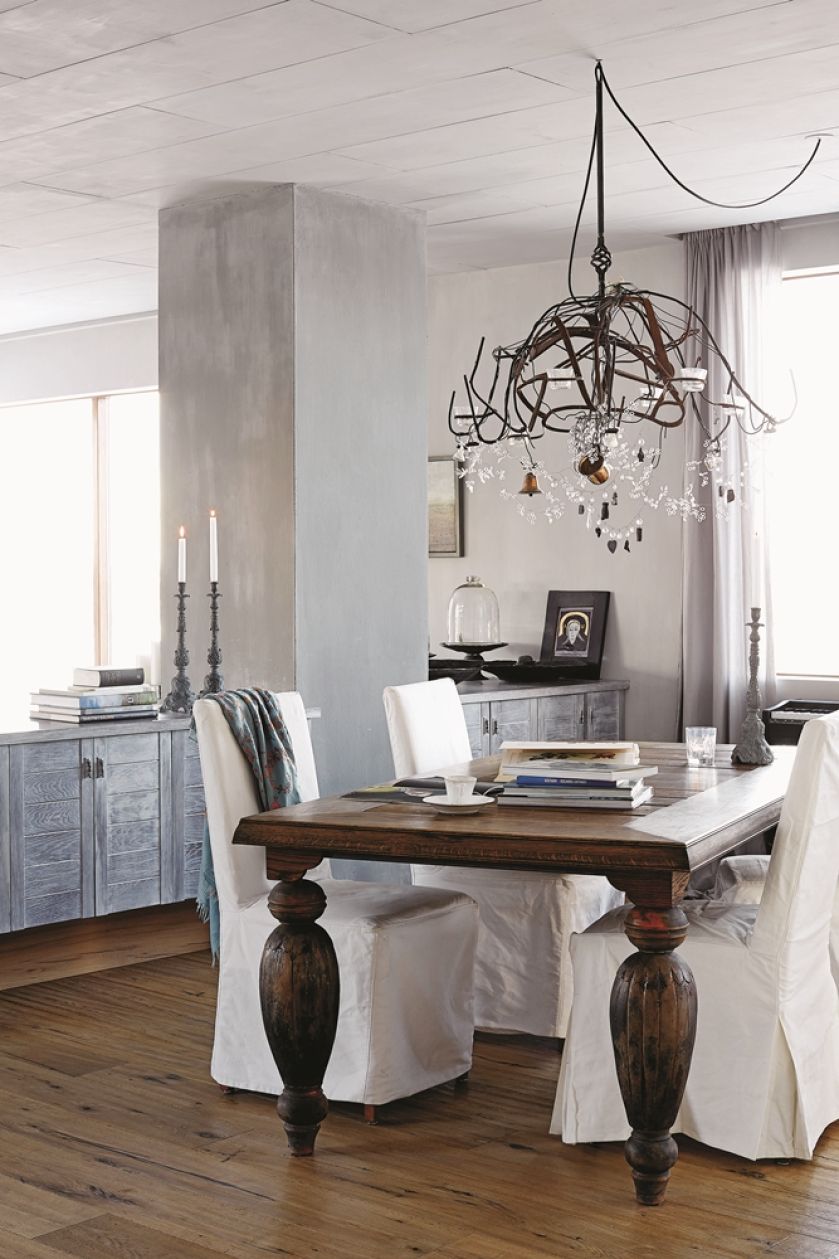 szarość i drewno we wnętrzu