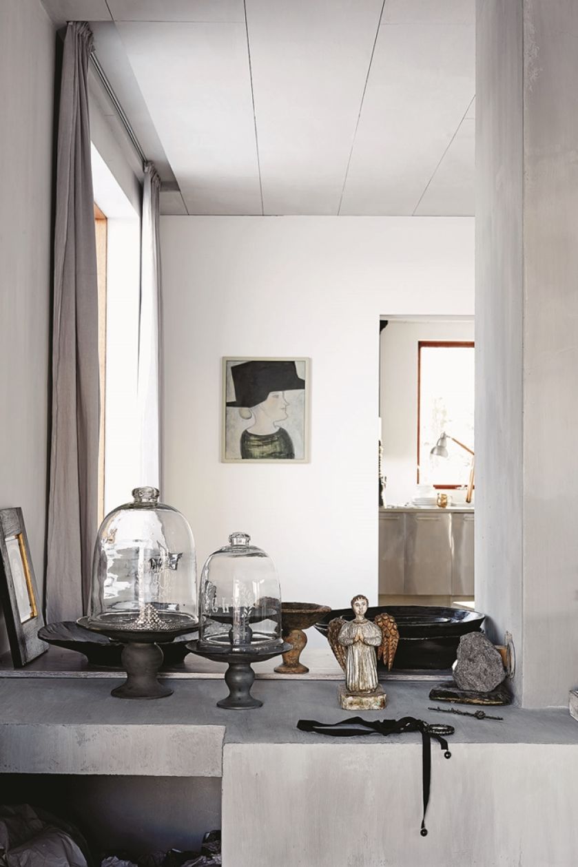 Dom w szarościach i drewnie – Margaret urządziła wnętrza w stylu skandynawskim. Ma nie tylko fantastyczny widok z okna.