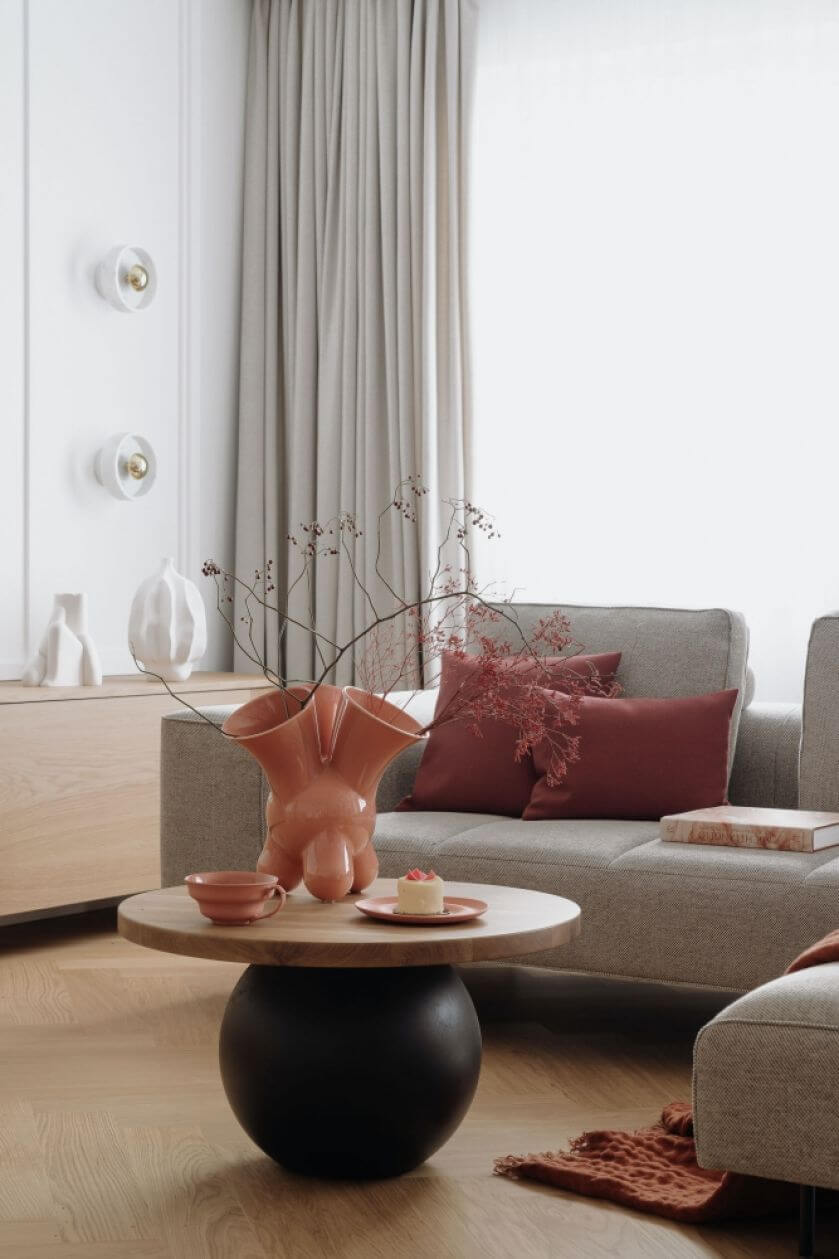 elegancki salon w mieszkaniu nad morzem