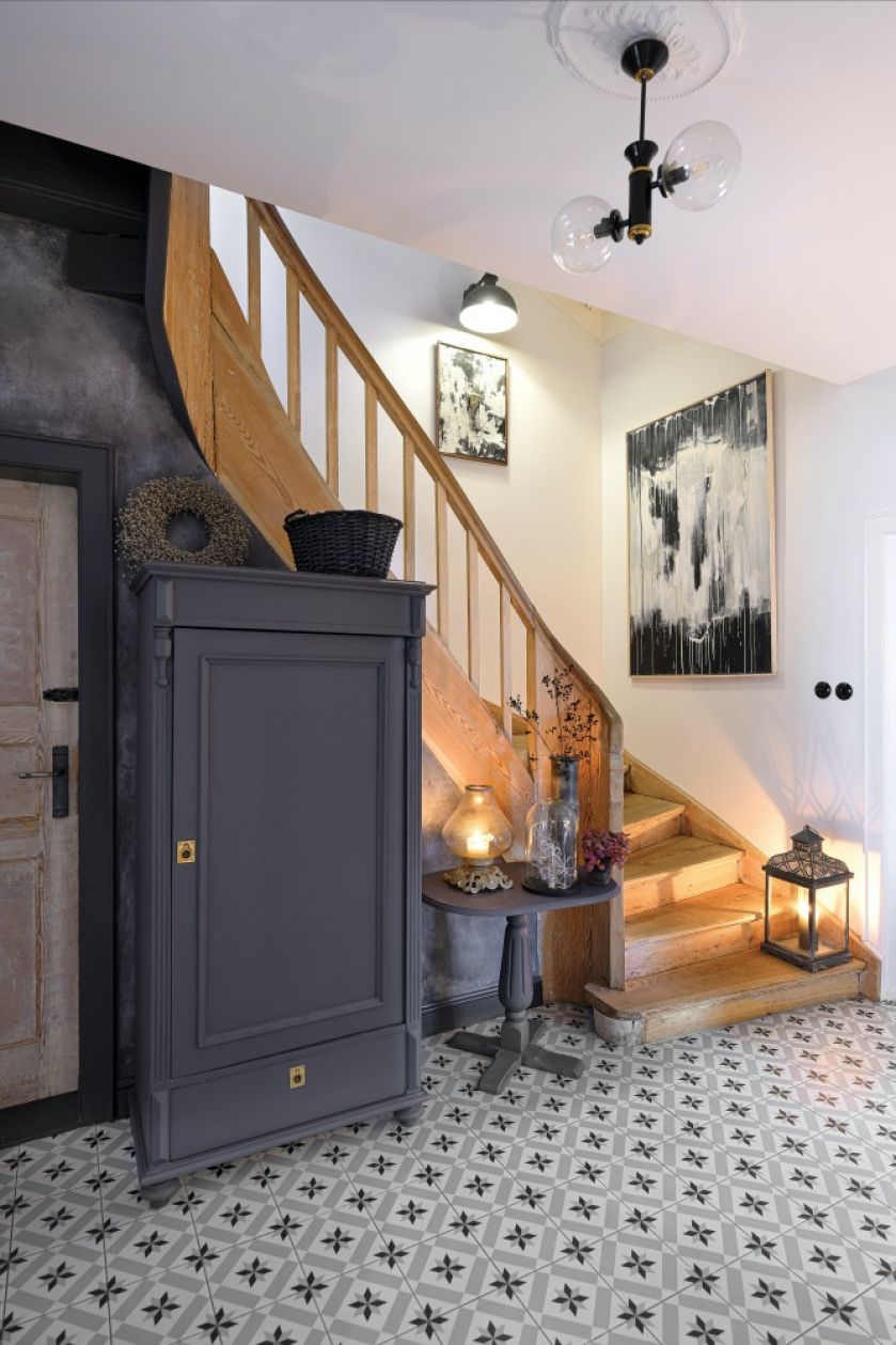 hol przedpokój szary z drewnem