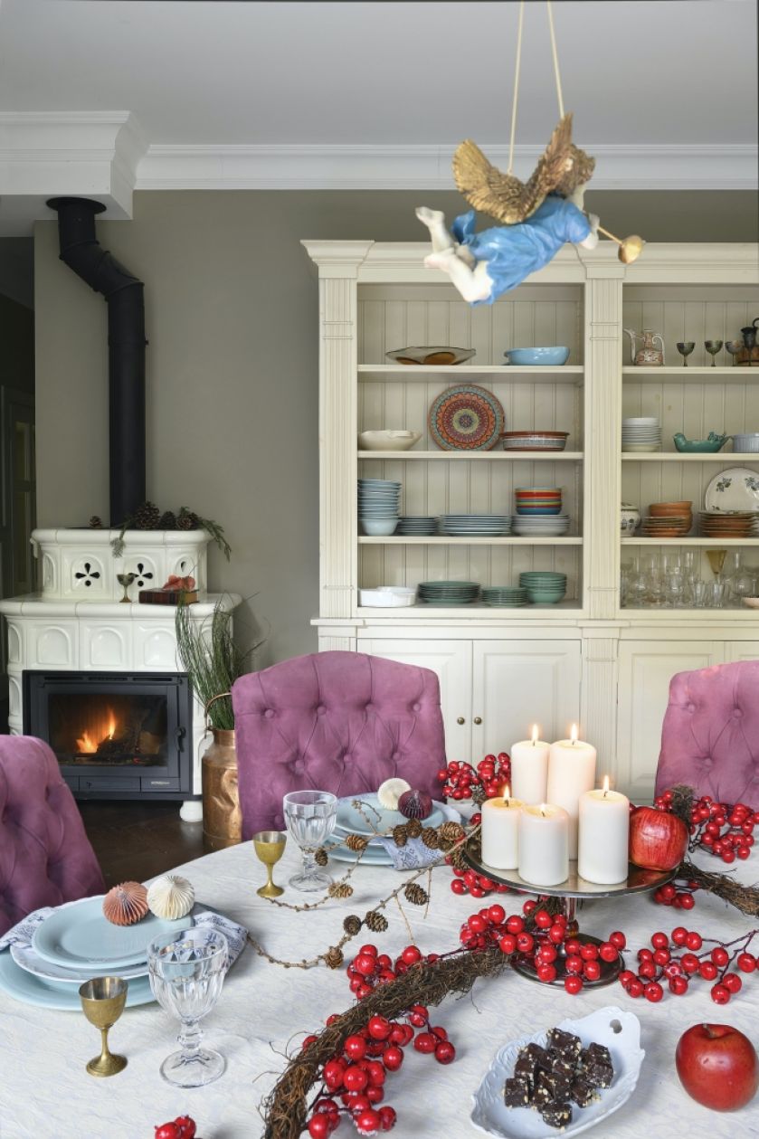 biały kredens w jadalni