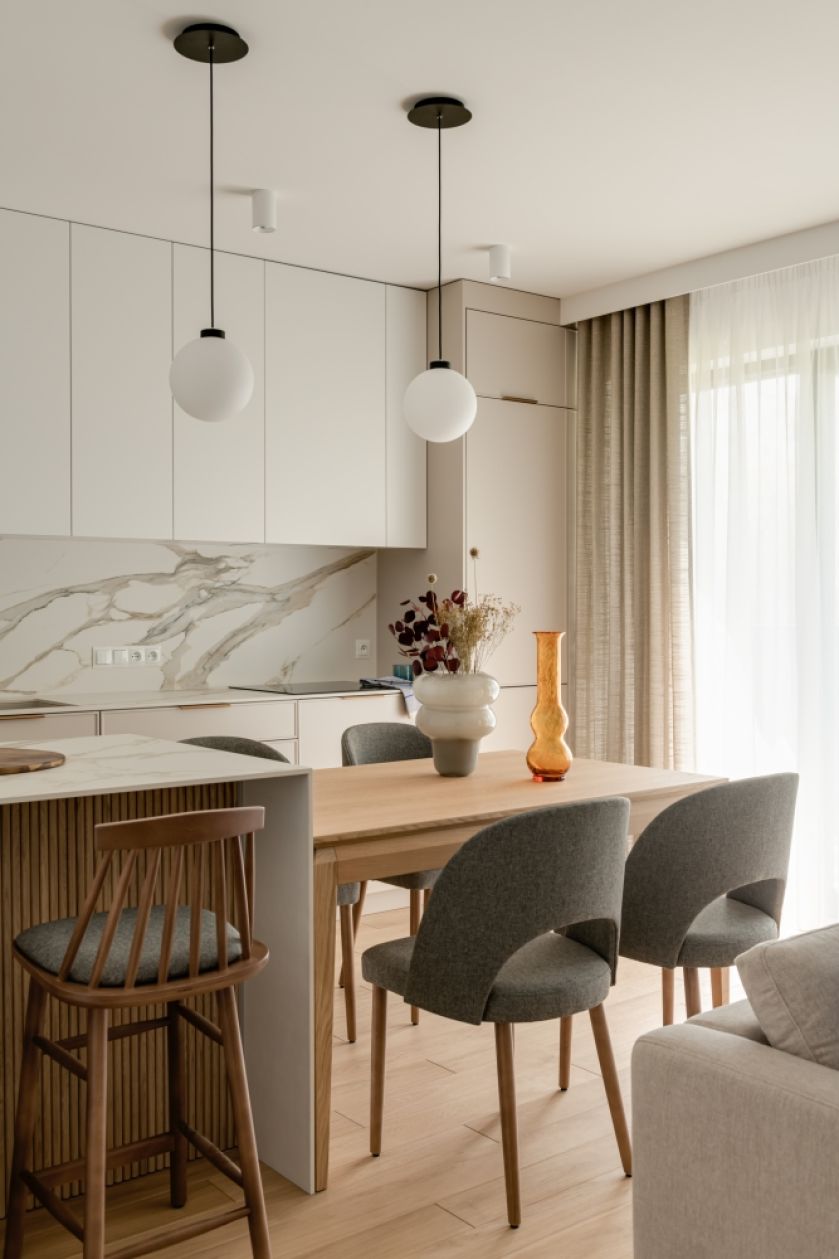 kuchnia z jadalnią i salonem w 65-metrowym mieszkaniu