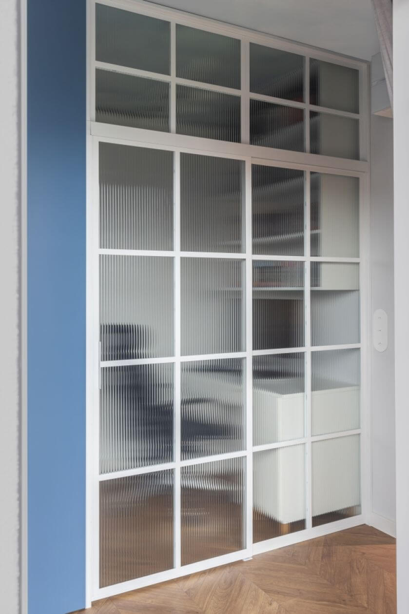 domowe biuro wydzielone w sypialni