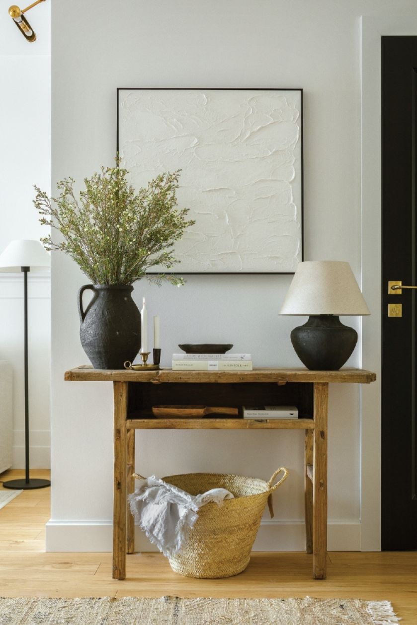 kaszmirowy salon z drewnem