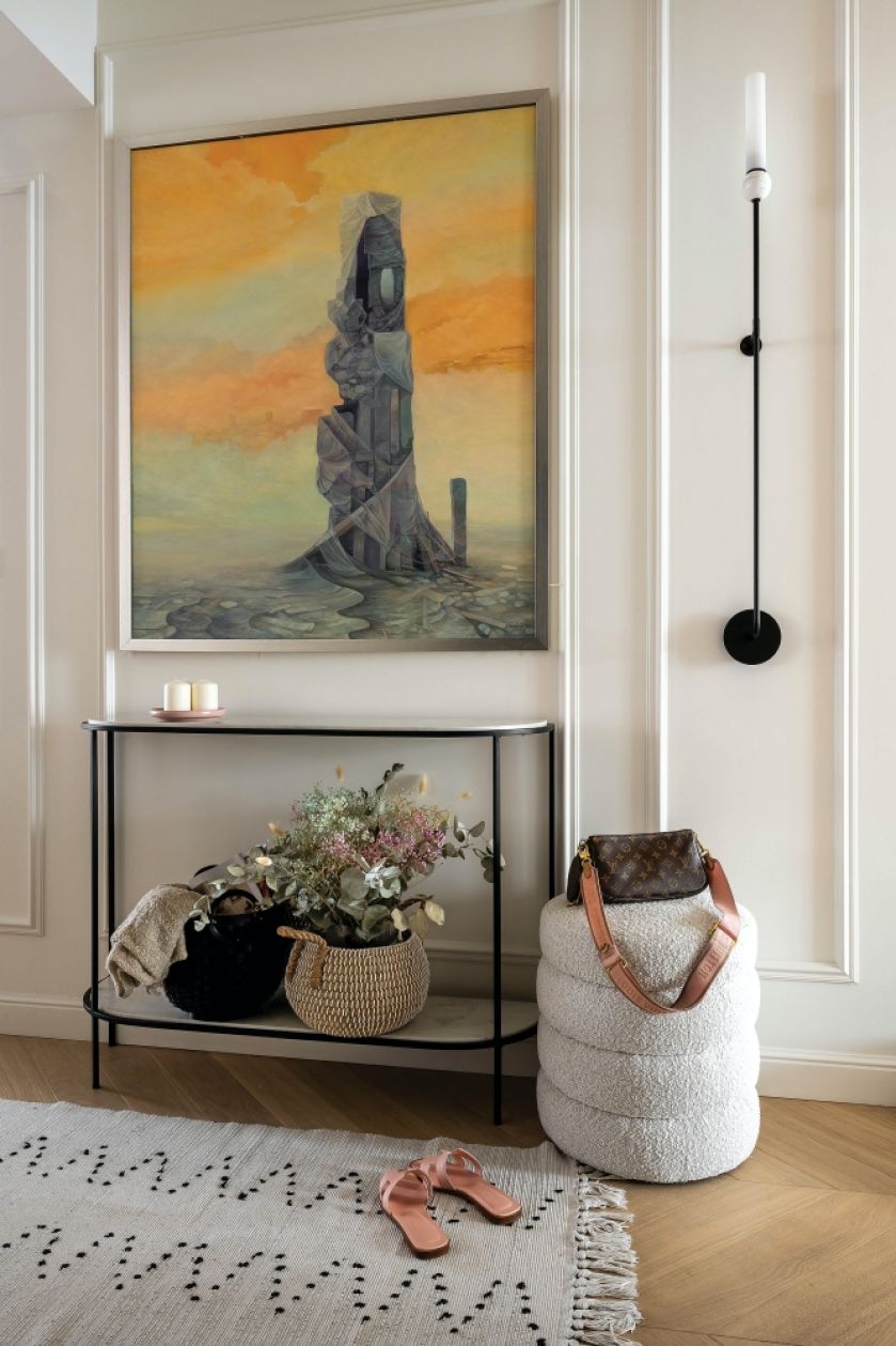 sypialnia w stosowanych kolorach ze sztuką